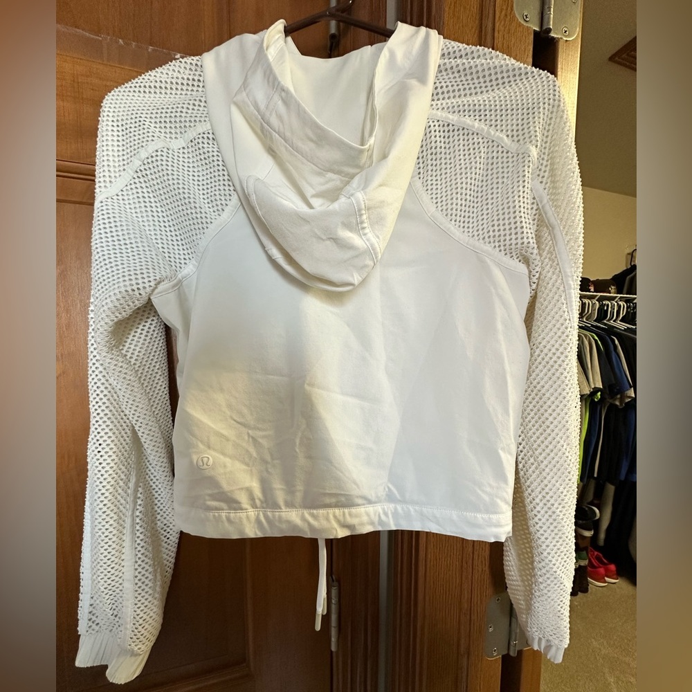 Lululemon Catch-a-Breeze Pullover Long Sleeve w/ Mesh Sleeves